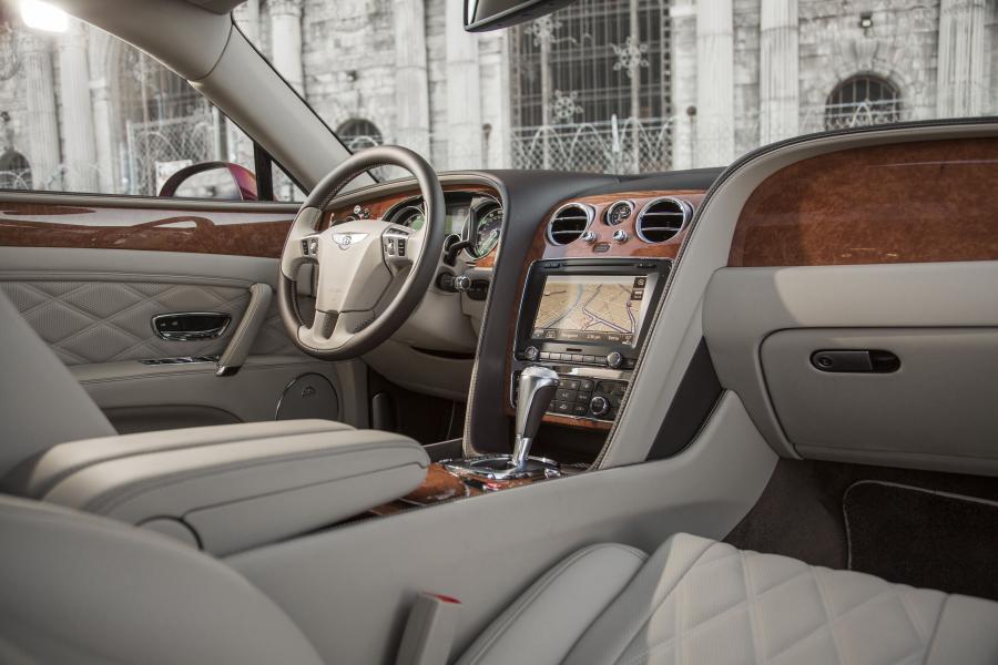 Интерьер Bentley Flying Spur V8 2014 года  (NA) (фото 5 из 5)